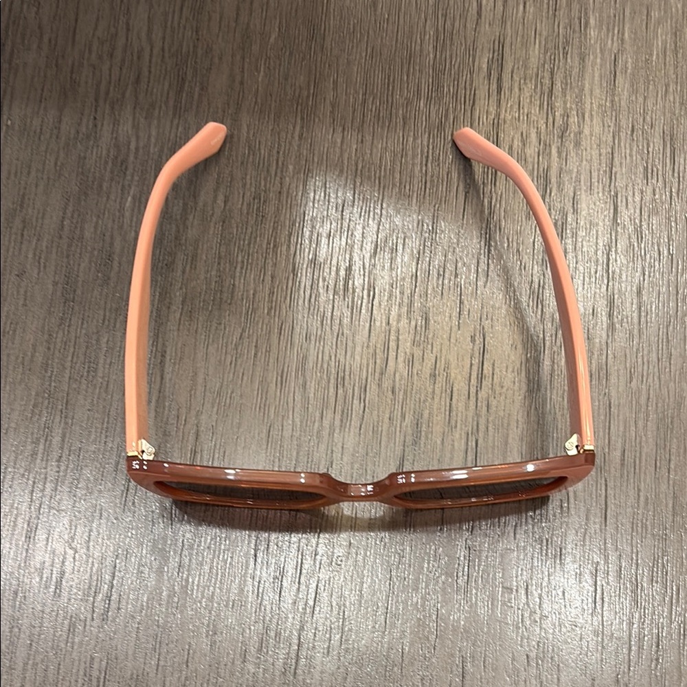 Quay Australia Total Vibe Sunglasses - Milky Pink - Like New! - Picture 3 of 8